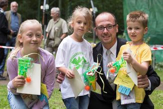 Die Gewinner des Luftballonwettbewerbs im vergangenen Jahr.