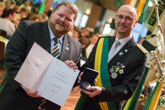 Der CDU-Landtagsabgeordnete Heinrich Frieling hat der Bruderschaft die Ehrenplakette des Landes Nordrhein-Westfalen überreicht.