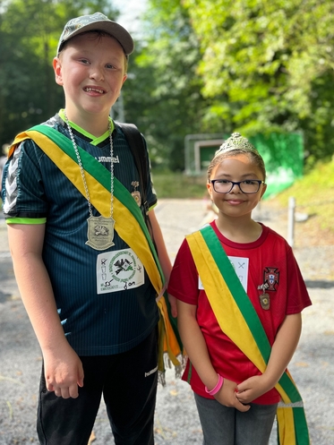 Das amtierende Kinderkönigspaar: Jan Kossmann und Luéna Orta Serra