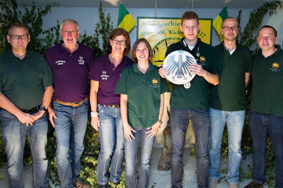 Vize-Brudermeister Martin Bertram, das noch amtierende Königspaar Ulrich und Ulrike Thiele, die noch amtierende SSC-Prinzessin Sabrina Koerdt, Brudermeister Thomas Gehrke und SSC-Chef Christian Koerdt.