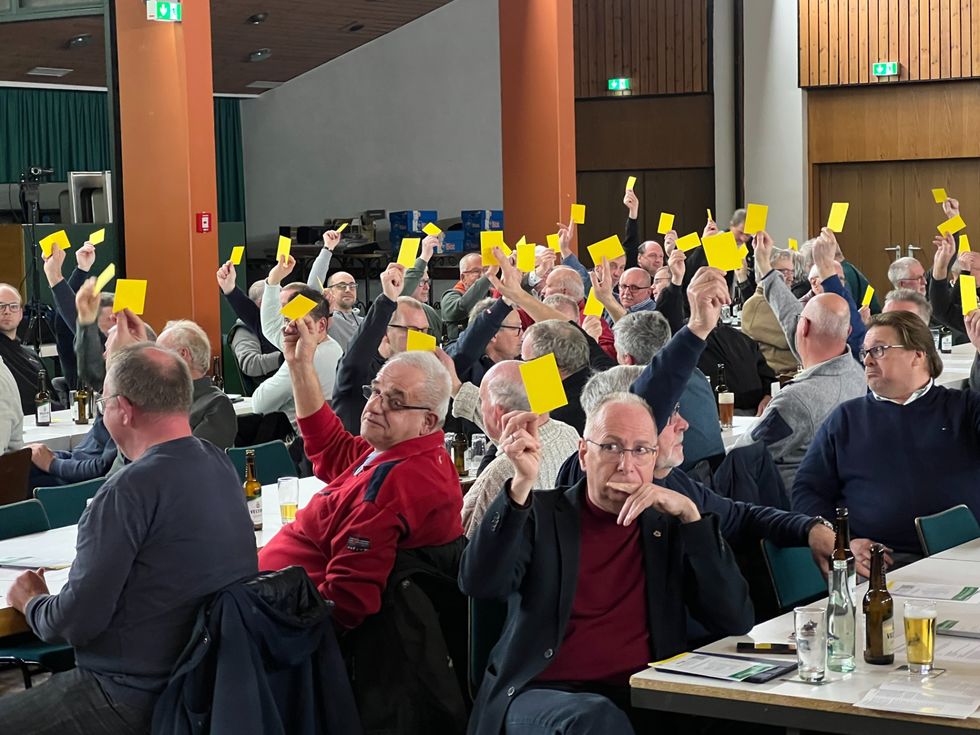 Die Mitglieder haben bei zwei Enthaltung einstimmig eine Neufassung der Satzung beschlossen.