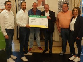 Anstecker bringen 3000 Euro für Stiftung