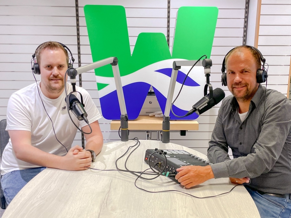 Julian Bräker (links) und Alexander Heine (rechts) - beide Mitglied sowohl der Schützenbruderschaft als auch des Heimatvereins in Wickede (Ruhr).