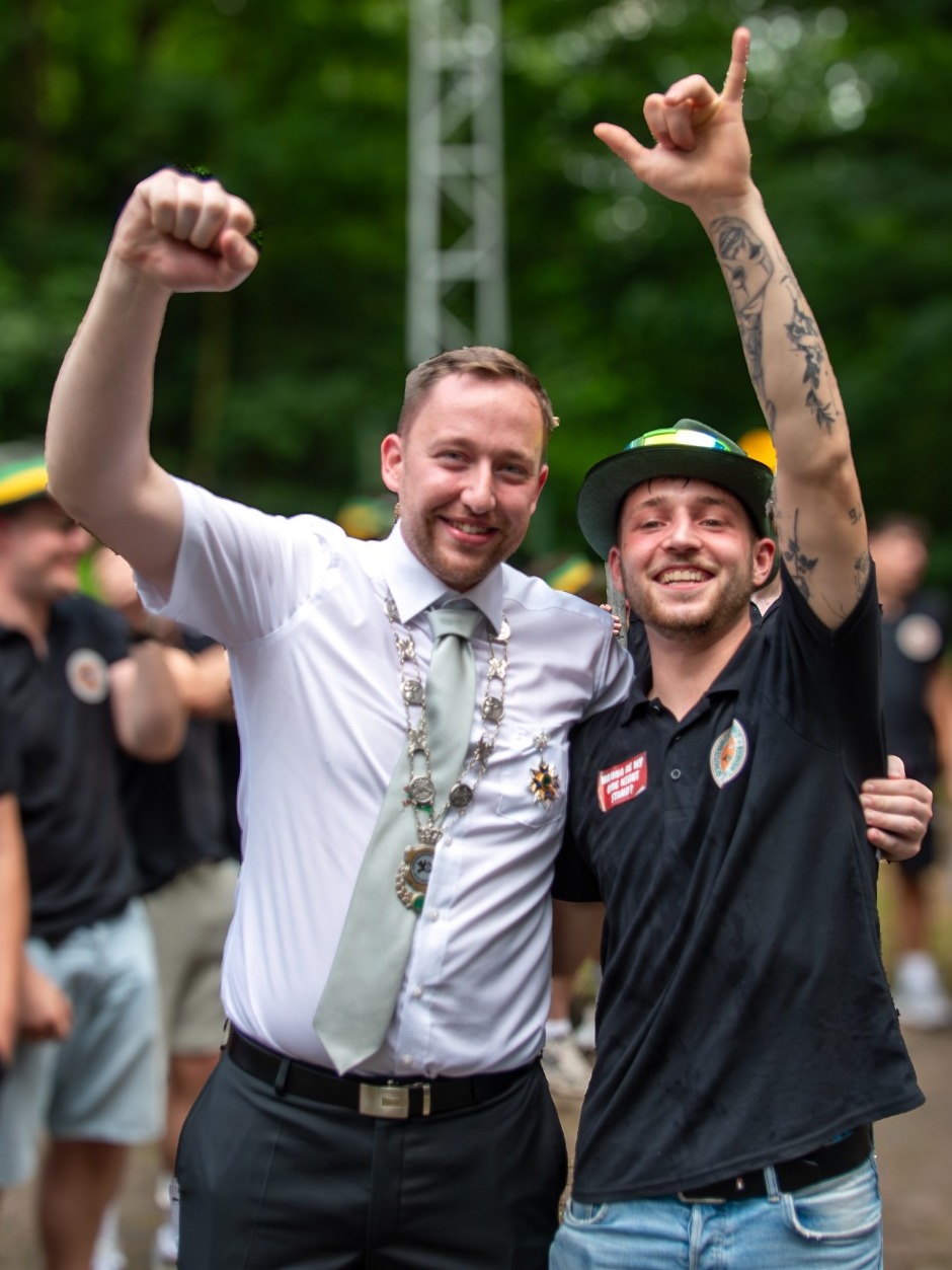König 2025 Niko Remmert mit Jungschützenkönig Luca Telgenbüscher
