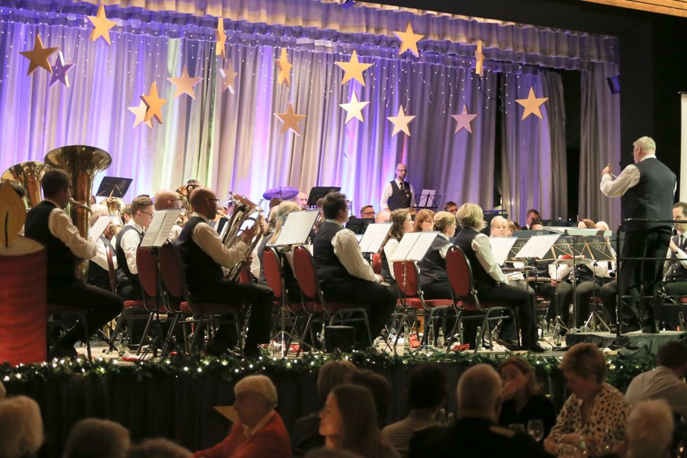  Der Musikzug Bremen spielte auf Einladung der St.-Johannes-Bruderschaft Wickede-Wiehagen am Sonntag zum 34. Mal ein Adventskonzert im Wickeder Bürgerhaus.  